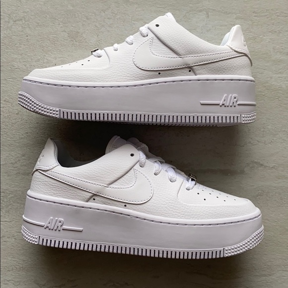 NWT Nike Air Force 1 Sage low - Picture 2 of 10